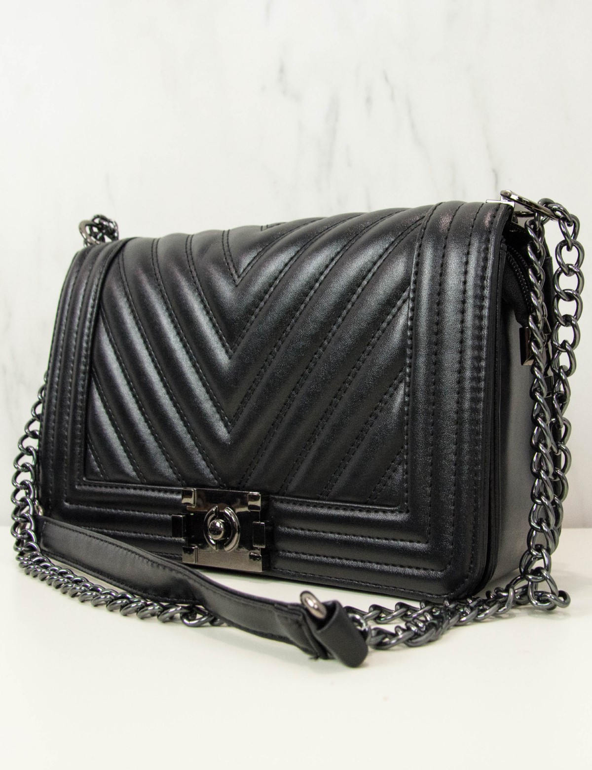 Γυναικείο μαύρο καπιτονέ τσάντακι ανθρακί αλυσίδα P68591 φωτογραφία